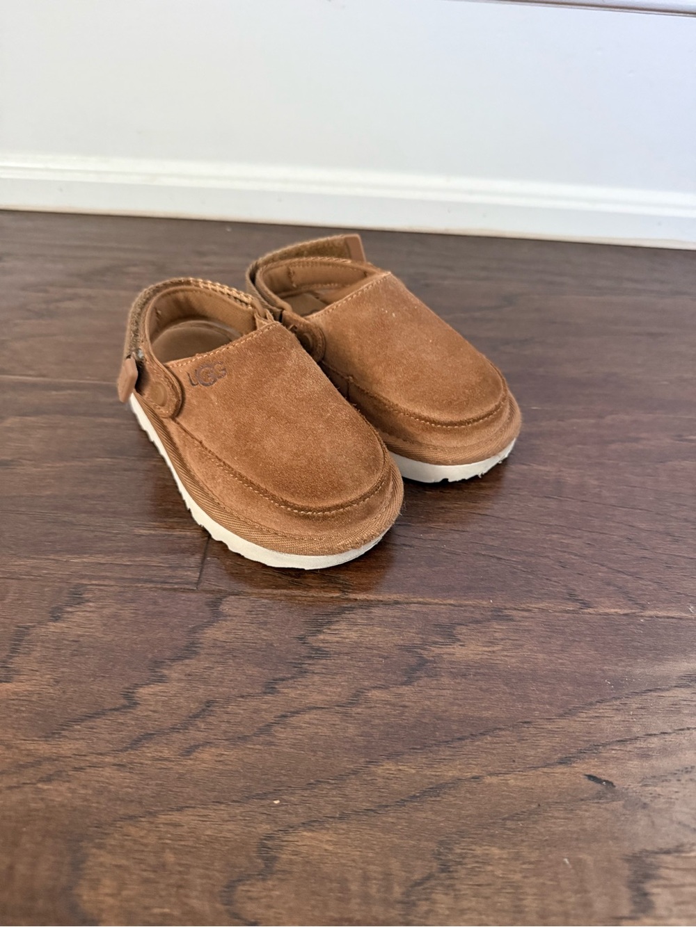UGG Goldenstar Clogs In Chestnut Brown Kids Size 6 Toddler